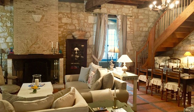 Dream Medieval Stone Villa in Popular Market Village, ideal for Couples & Family