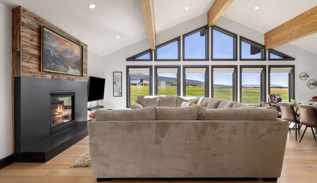 Dream Mt Escape 4-bedroom house with Hot Tub & Views, WiFi in lovely Alta, Wy