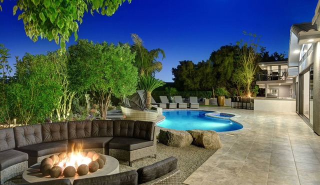 Dream Oasis Pool 5bed 5bath, pool, spa, game room, cinema, putting green