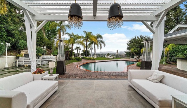 Dream Oasis w/Pool, Jacuzzi, Great Views!