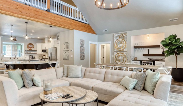 Dream on the Deschutes River with private sauna, game room, & massage chairs