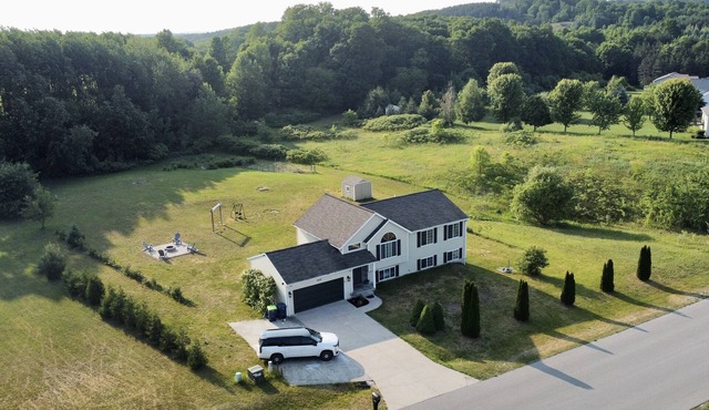 Dream Palace-Hot Tub-Sauna-Cold Plunge-Game Room-Fire pit-5BR-3BA near Long Lake