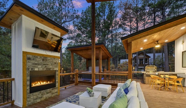 Dream Patio/ Hot Tub/ Modern - Moonlight Sonata