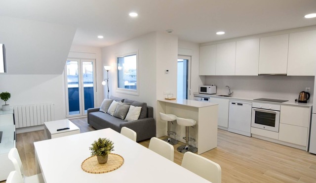 Dream penthouse with swimming pool, mini golf and children's playground just min