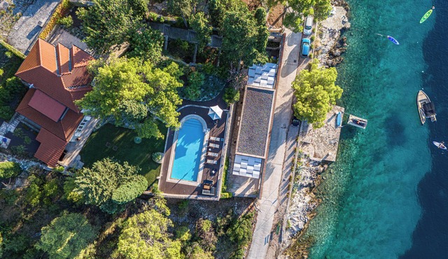 Dream property right on the water
