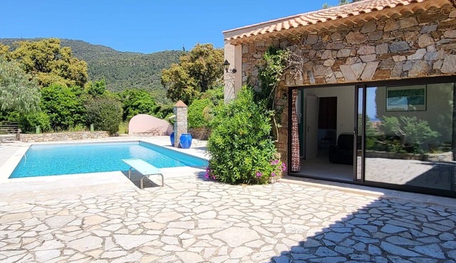 Dream Retreat with Huge Private Pool (2–4 Guests)