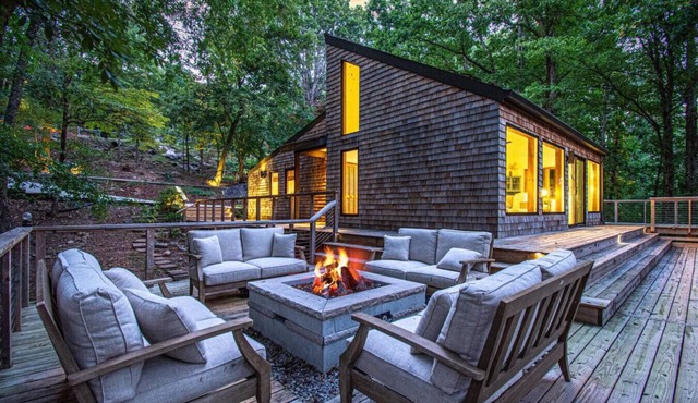 Dream Retreat with Hot Tub, FirePit, Grill and only 15 min to Downtown Chattanooga