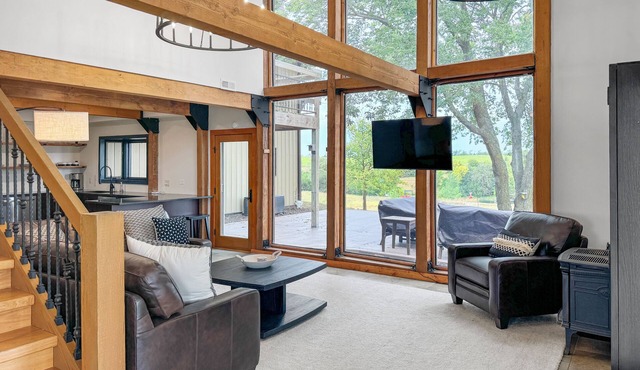 DREAM Rural Barn House - BB Court, Hot Tub, Beach & Pond, Fire Pits - Renovated!