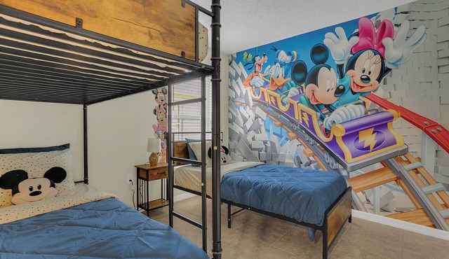 Dream Stay Orlando with pool and home theater. Minutes away from Disney World