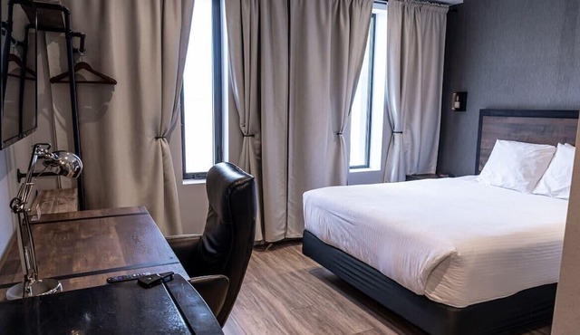 Dream Suites Boutique Hotel - Private room in Mississauga