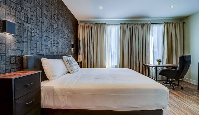 Dream Suites - Deluxe King Suite