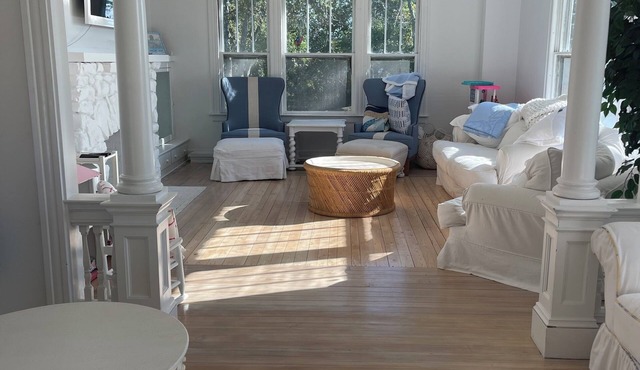 Dream Summer Escape 5-bedroom waterfront retreat in Westerly!