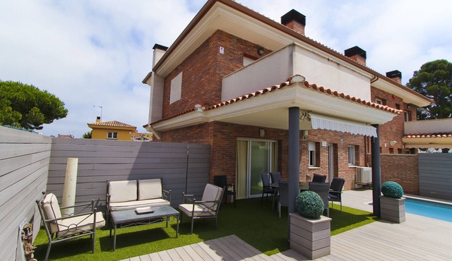DREAM Terraced House with Private Pool