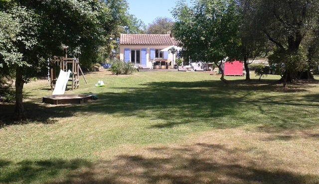 Dream vacation: swimming pool and air conditioning between sea and mountains