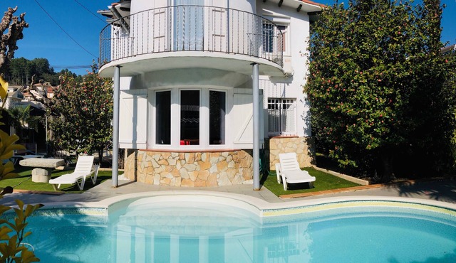 Dream vacation! Beautiful and large villa with pool, nature and calm