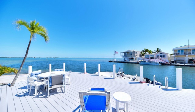 Dream vacation home with open water views, boating, pools in Geiger Key
