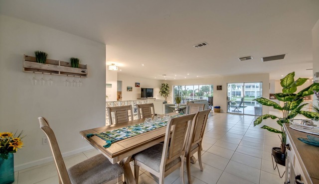 Dream vacation in Florida starts here at Villa CASA BIANCA in Cape Coral!