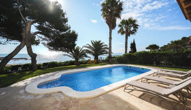 Dream Villa by the Sea with Stunning Ocean Views & Private Pool – Sleeps 2 to 8