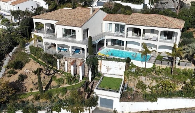 Dream villa Primerose, breathtaking sea view, airco, heated pool, sea 300m.