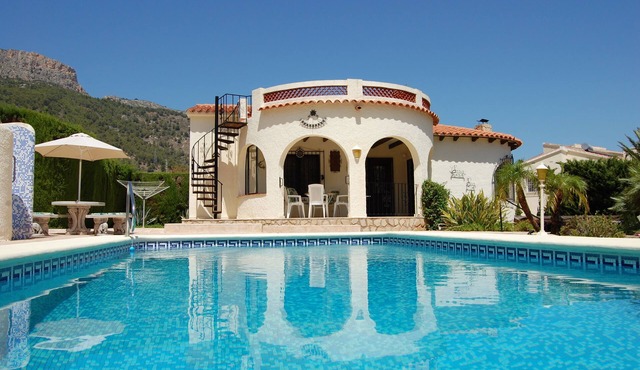 Dream Villa with private pool + sea views for up to 5 people in Calpe
