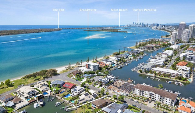 Dream Waterfront Retreat in Runaway Bay