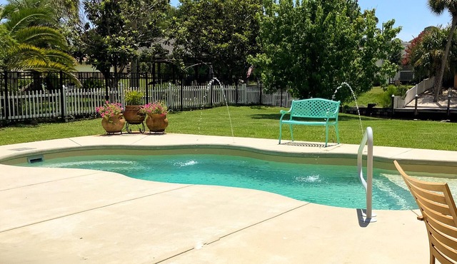 DreamBoat Paradise-Spacious, Heated Pool, HotTub, Backyard Boat Slip, near Beach