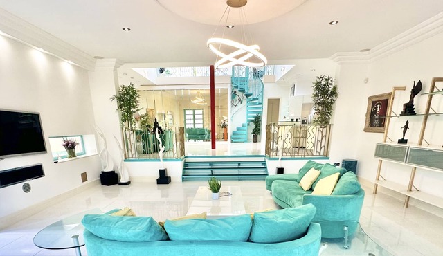 Dreamcatcher - Multi Award Winning Luxury Villa with Hot Tub