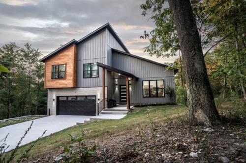 Dreamcatcher NEW Modern Retreat Near Trails Lakes Golf