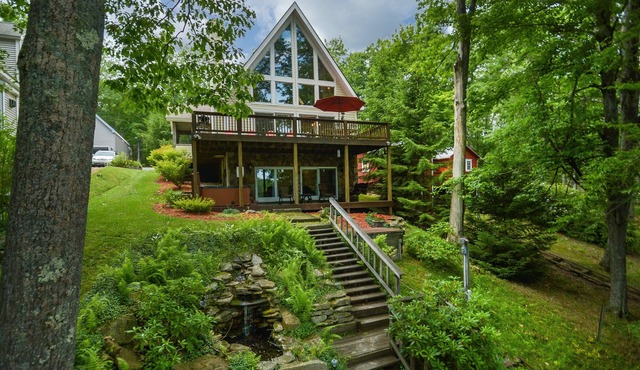 Dreamers Inn | Lakefront, Private Dock + Views!