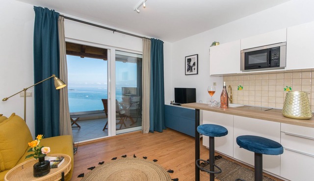 Dreamhouse Soline Sea View, Pool and Jacuzzi Yellow Apartment
