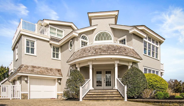 Dreaming of a shore retreat that will take your breath away? You have found it.