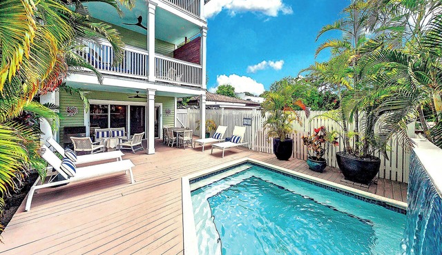 ~DREAMING ON DUVAL~ Grand 5 bedroom, 4.5 bath home with private pool/parking