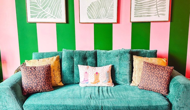 Dreaming With Dolly: Luxe Stay Near Broadway