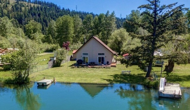 “Dreamland” a lakefront house with a beautiful view