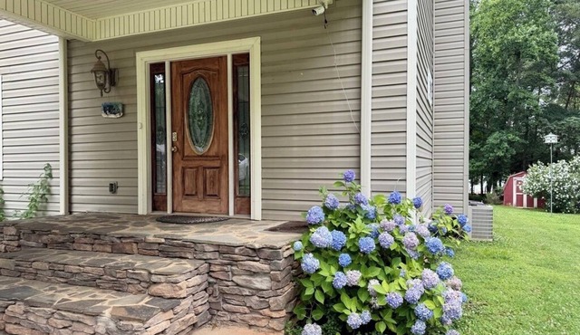 DreamShare - Lakefront Multi-Family Home on Lake Hartwell in Lavonia, GA