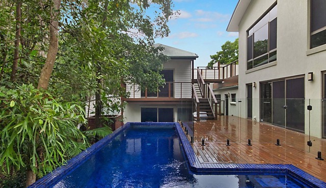 Dreamtime Escape - 6 bedroom luxury holiday home on Dreamtime Beach Fingal with Wi-Fi Inc.