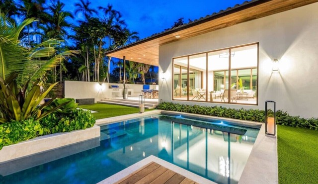 DreamVilla/Pool! Brand New Modern Construction!