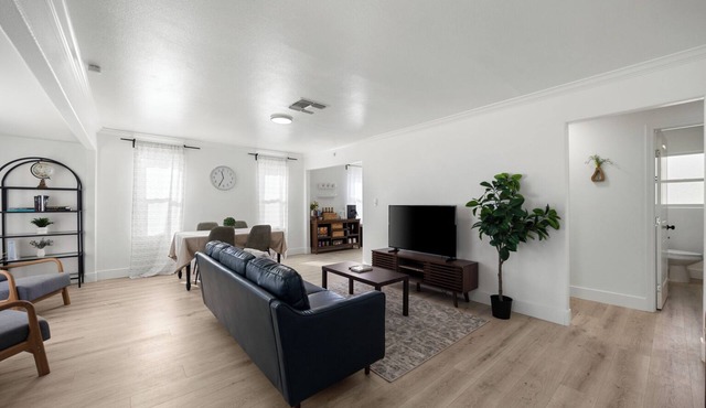 Dreamy 2-Bedroom Retreat in the Heart of Sac