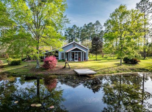 Dreamy 3BR Pondside Home with Nature Trails