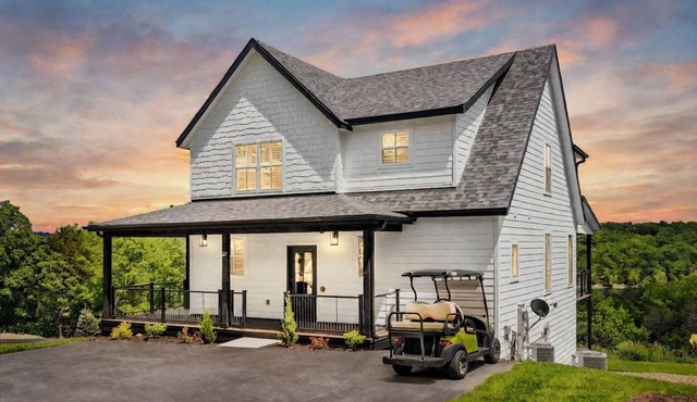 Dreamy 5Bed Modern Cabin Resort Pool Private Hot Tub Over 30 Amenities Included!