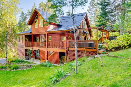 Dreamy Alpine Cabin w/Hot Tub, Fireplace & More!
