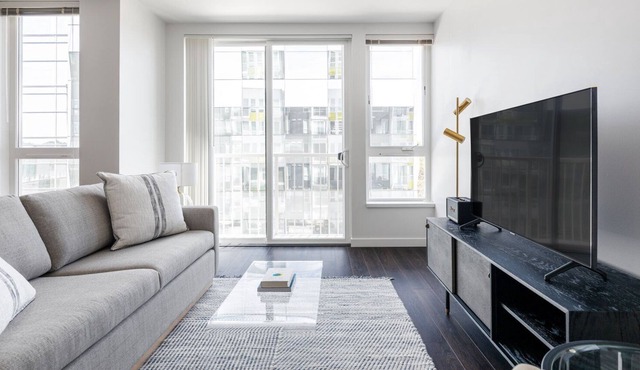 Dreamy Bellevue 1BR w/ BBQ, Gym, W/D, near Spring District, by Blueground