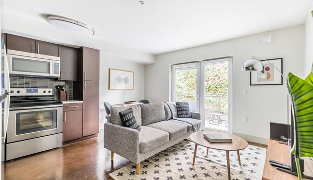 Dreamy Bellevue 1BR w/Gym, Rooftop & W/D, nr Park, by Blueground