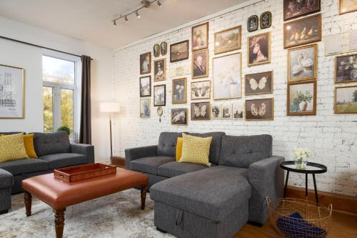 Dreamy Bright 3BR Plateau Loft with AC