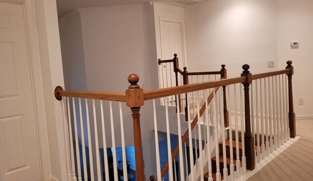 Dreamy Central Spacious 6 Bedroom Pool House!