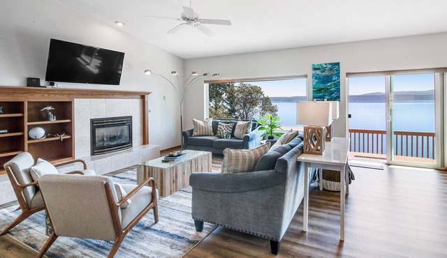 Dreamy coastal retreat with pool table, ping-pong, water view, 2 kitchens
