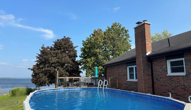 Dreamy & Comfy Lake Oasis ~ Hot Tub ~ Heated Pool ~ Dock - Coffee Bar