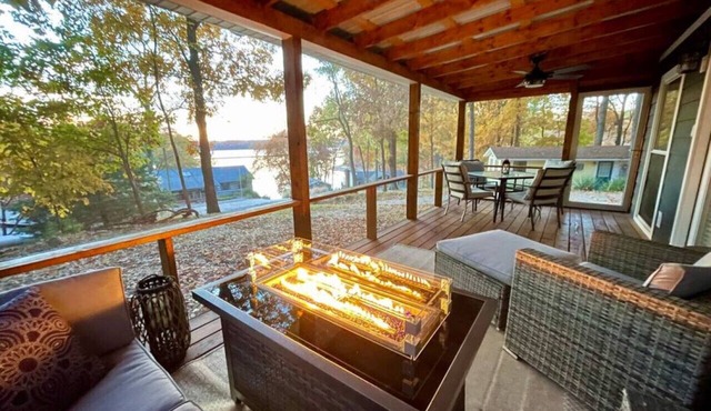 Dreamy Cottage Getaway w/Sunset Lakeview