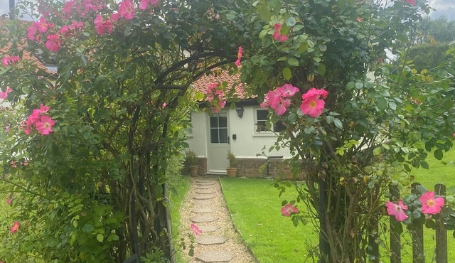 Dreamy Country Cottage perfect for Norfolk Broads and Suffolk Coast