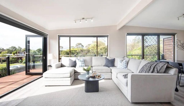 Dreamy Dromana Family Getaway - with Jacuzzi